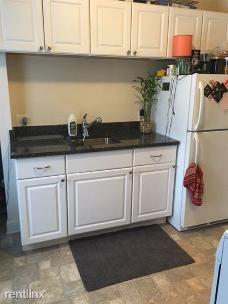 Wall Street Manor - Photo 2 of 7