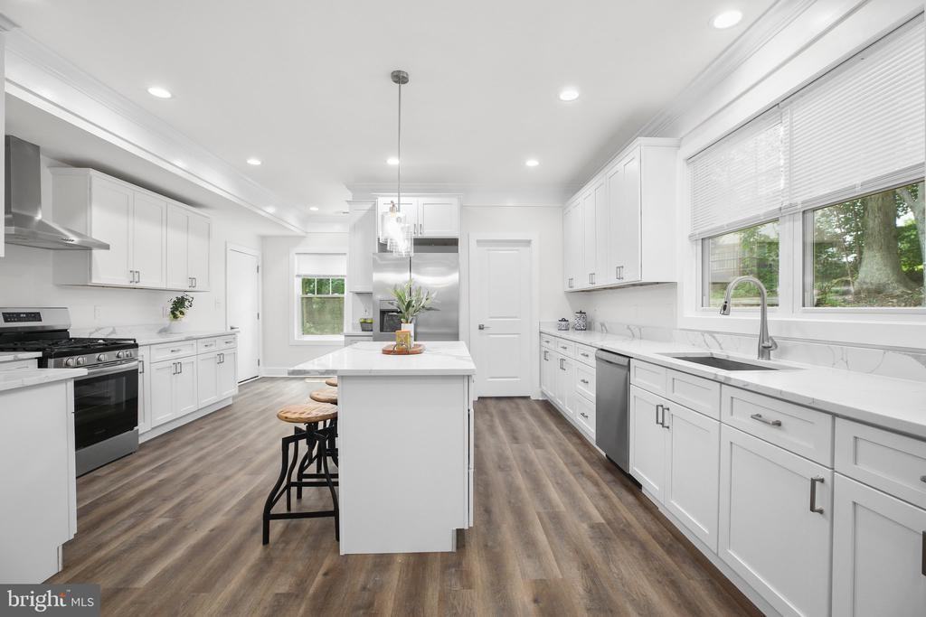 10302 Laurel Ridge Way - Photo 3 of 50