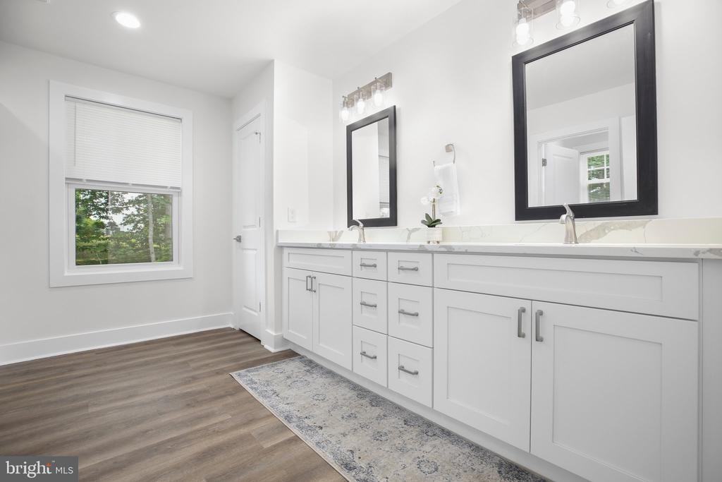 10302 Laurel Ridge Way - Photo 5 of 50