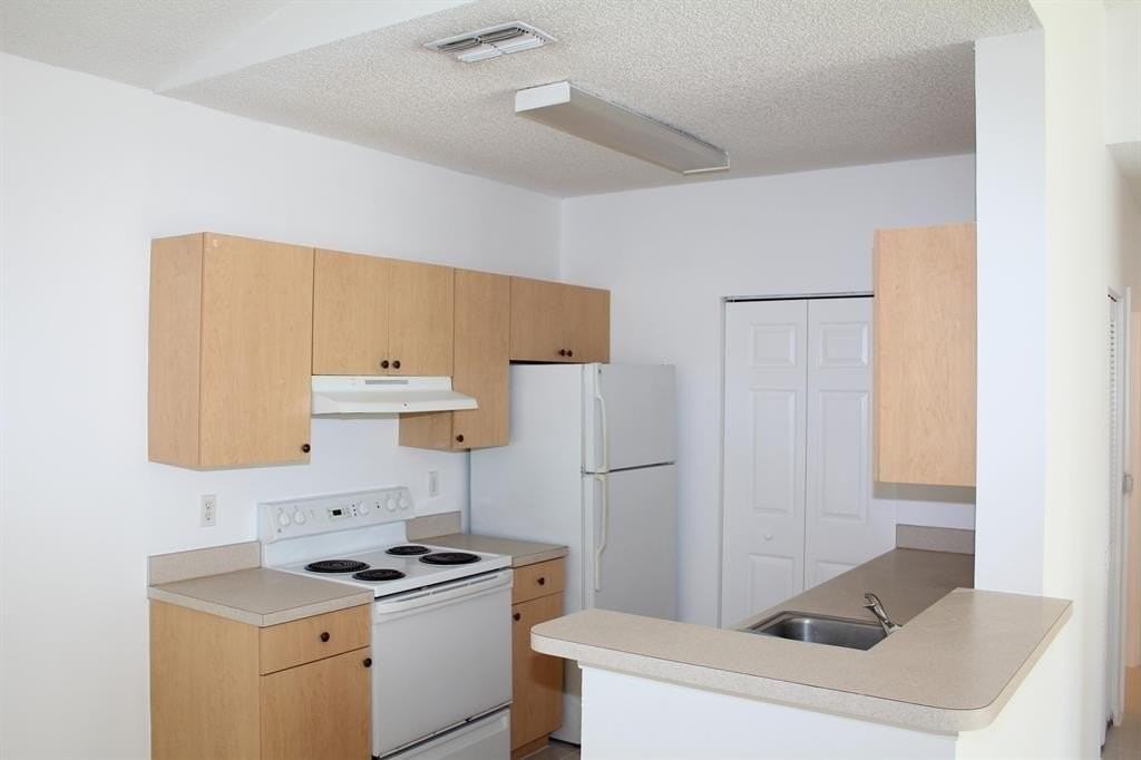 10348 Fox Trail Rd S - Photo 5 of 14