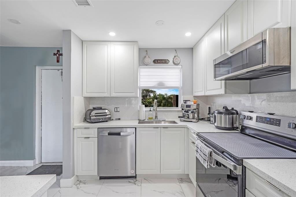 6650 Royal Palm Blvd - Photo 2 of 26