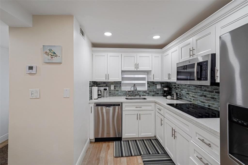 361 S Hollybrook Dr - Photo 5 of 50