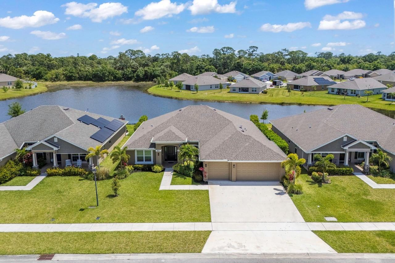 8517 Waterstone Blvd - Photo 4 of 50