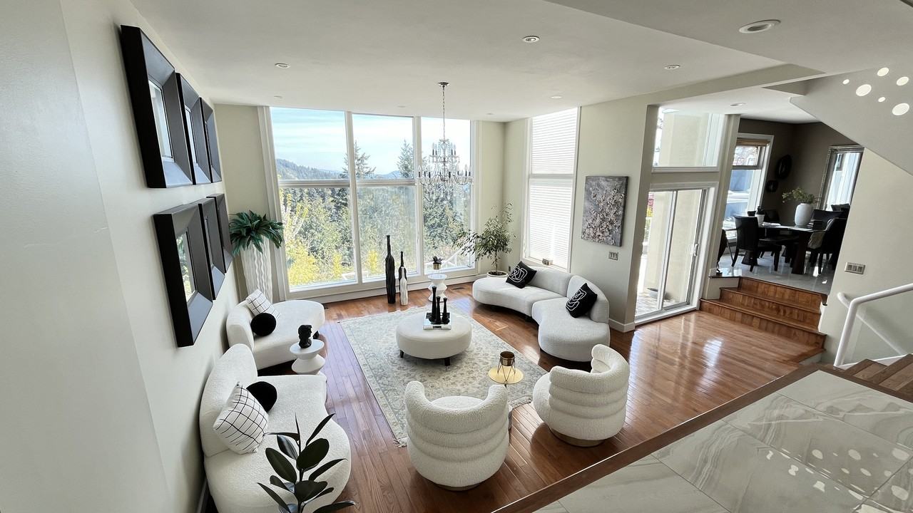 4992 Pinetree Crescent - Photo 2 of 20