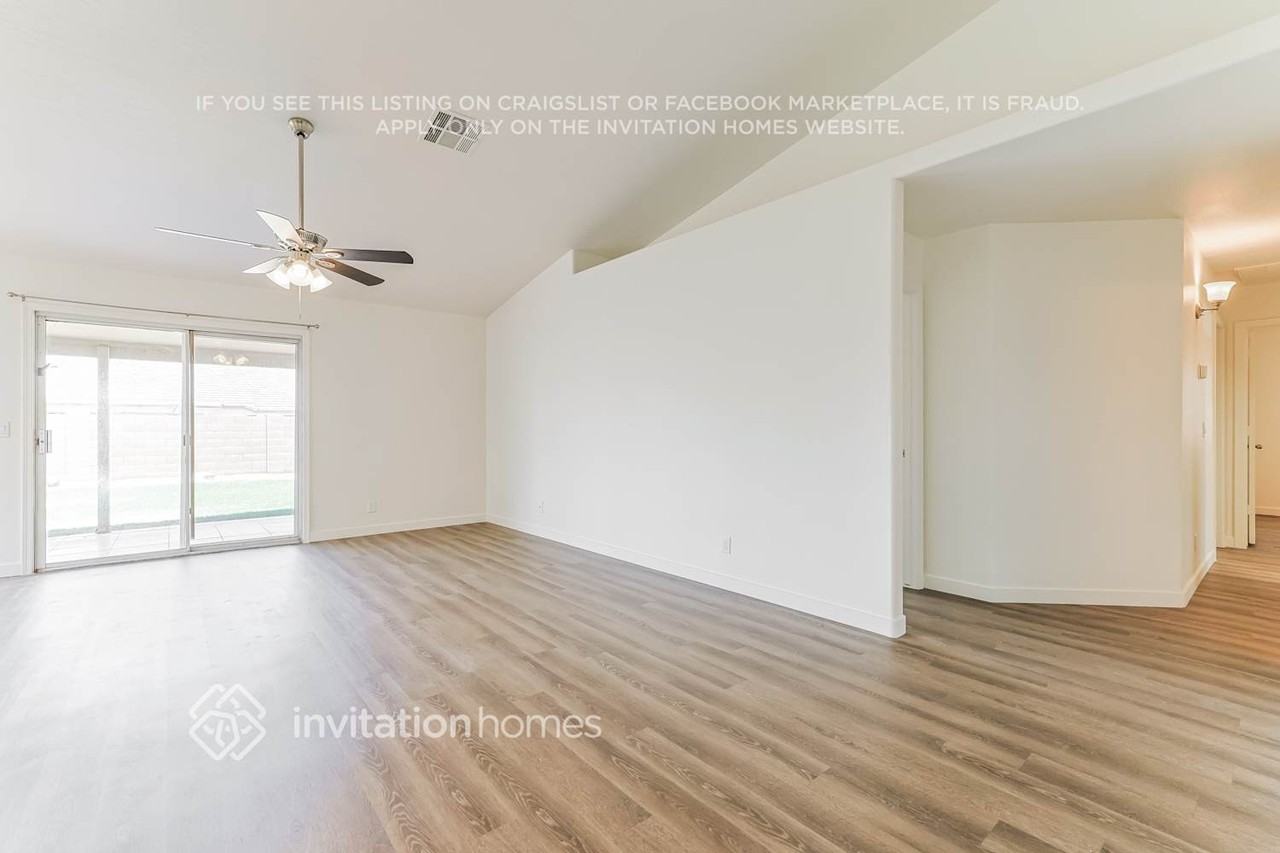 2834 E Oakland Ct - Photo 3 of 17