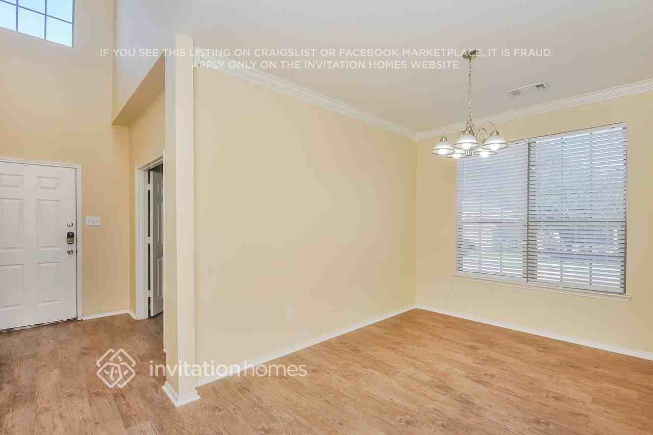 5601 Desert Willow Ct - Photo 4 of 18