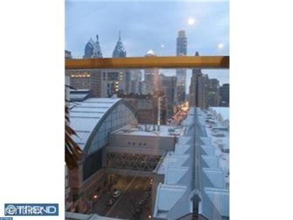 1027 Arch St - Photo 2 of 5