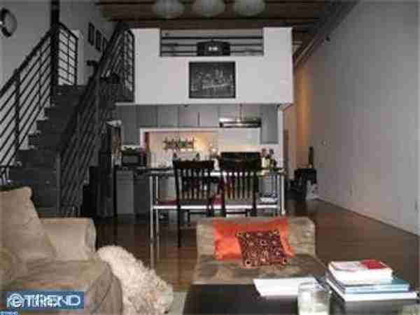 1027 Arch St - Photo 3 of 5