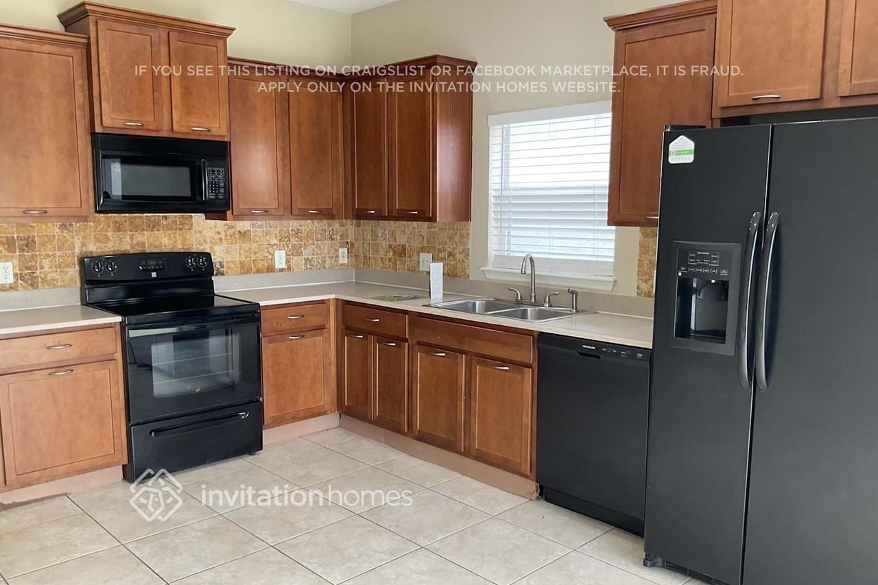 13161 Sapphire Falls Ln - Photo 4 of 15