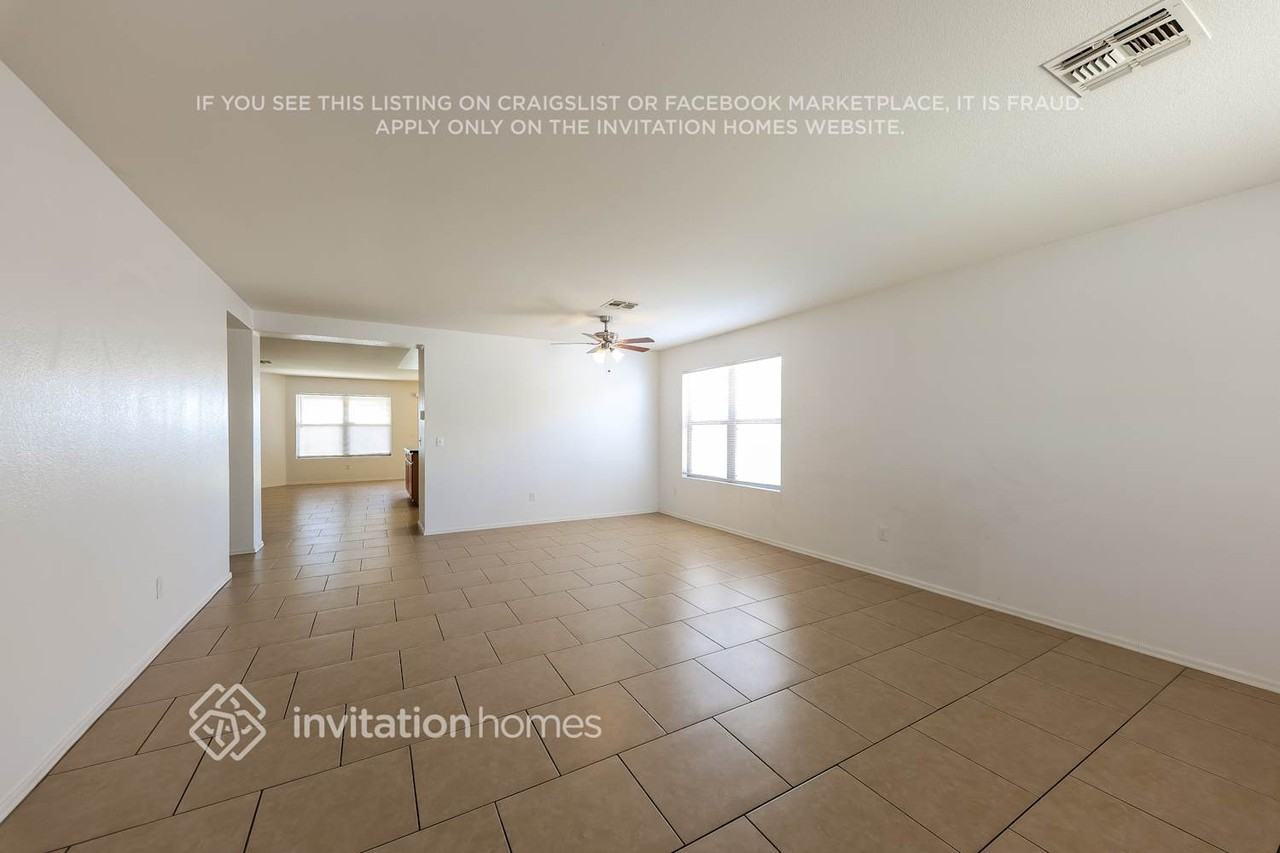 11509 W Wethersfield Rd - Photo 4 of 17