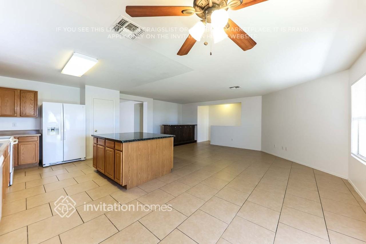 11509 W Wethersfield Rd - Photo 5 of 17