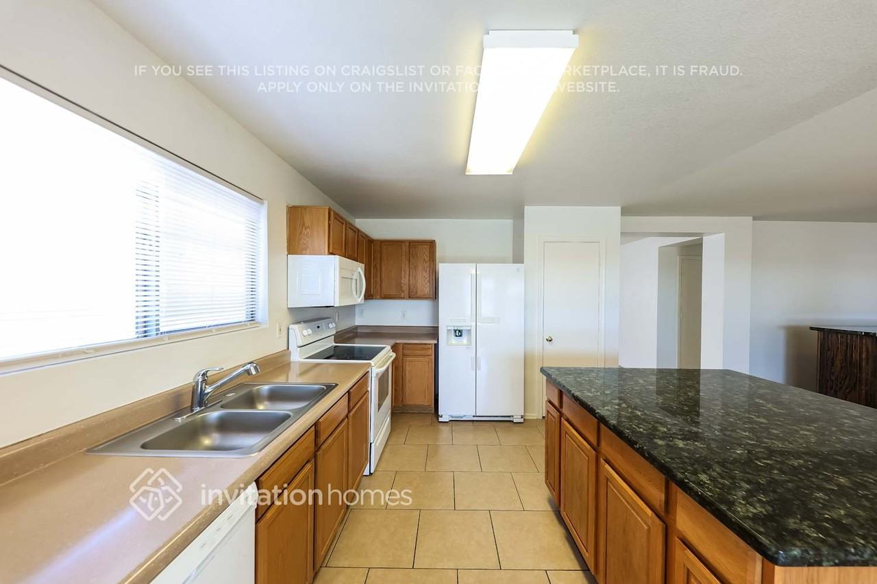 11509 W Wethersfield Rd - Photo 7 of 17