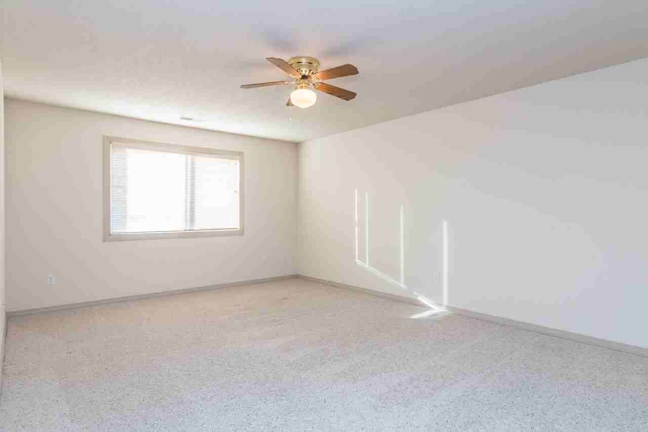 EAST HAMPTON - Photo 6 of 50