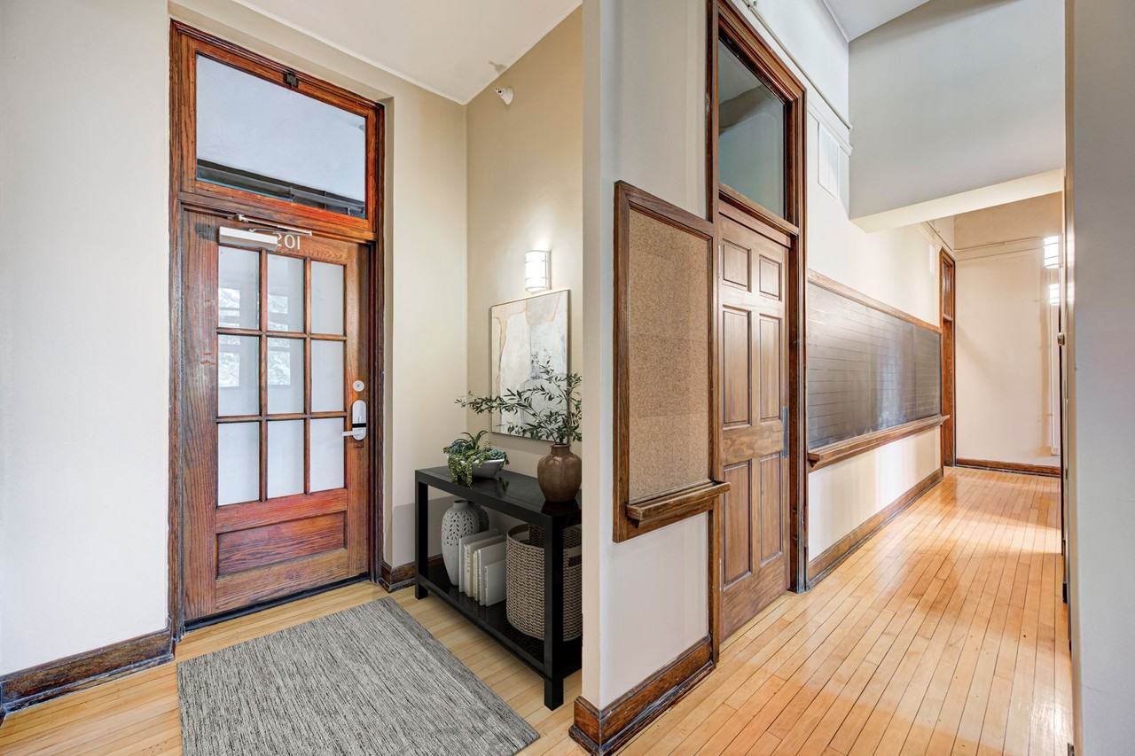 School 85 - Photo 4 of 15