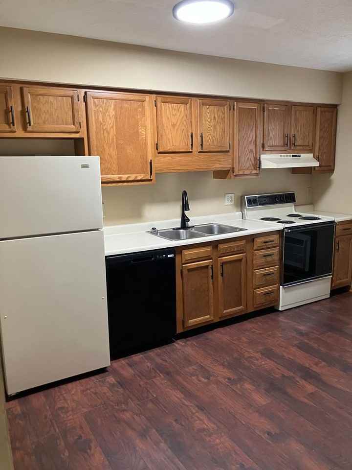 1550 Windridge Pl - Photo 2 of 17