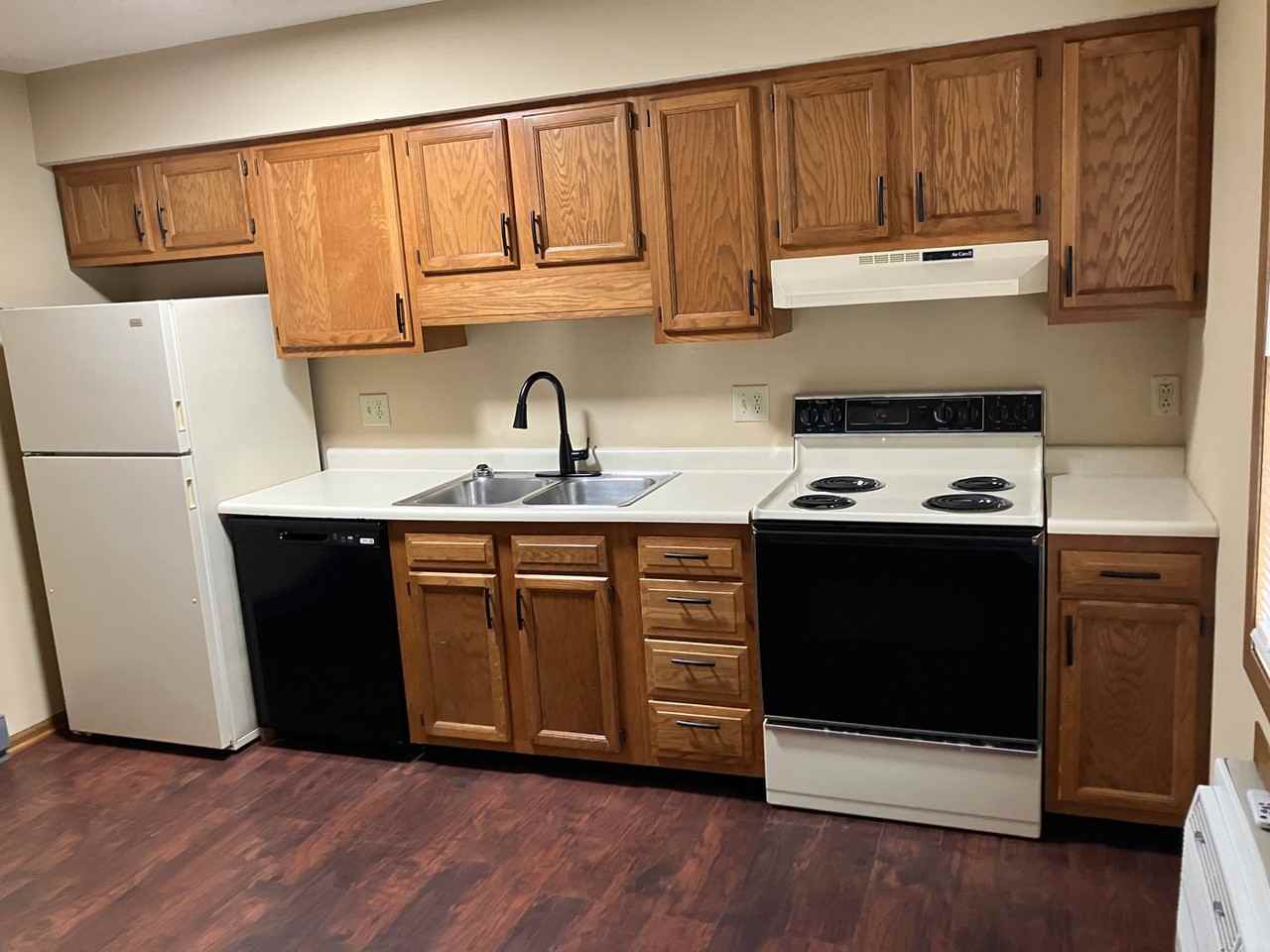 1550 Windridge Pl - Photo 3 of 17