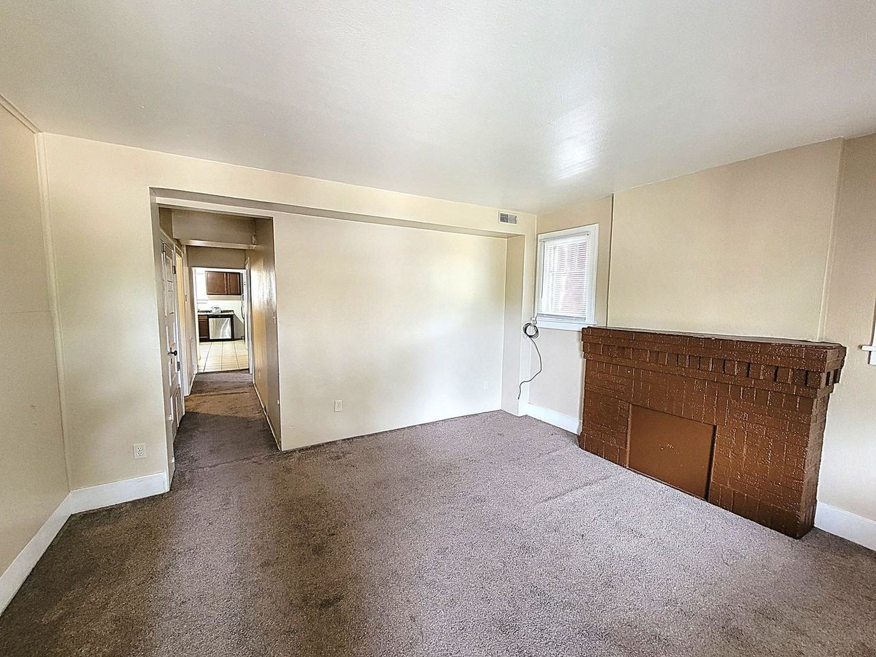 1087-1 Pollock 1110 - 1112 E. 6th ST. - Photo 5 of 26