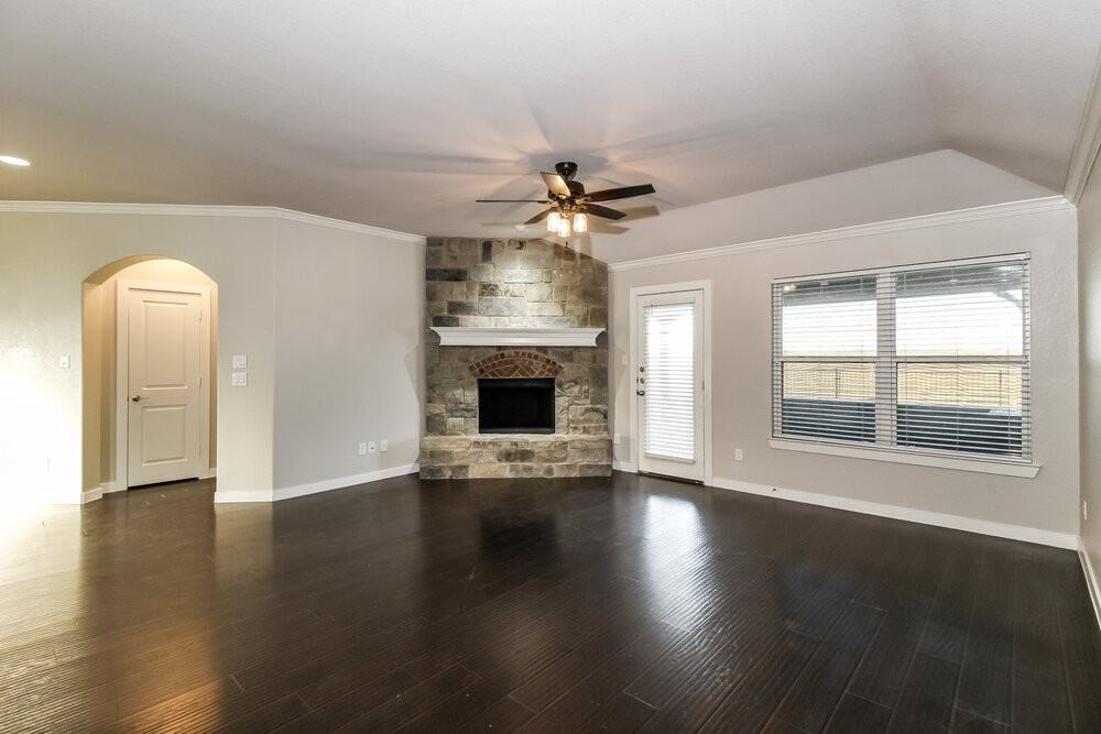 4112 Bridle Path Ln - Photo 3 of 19