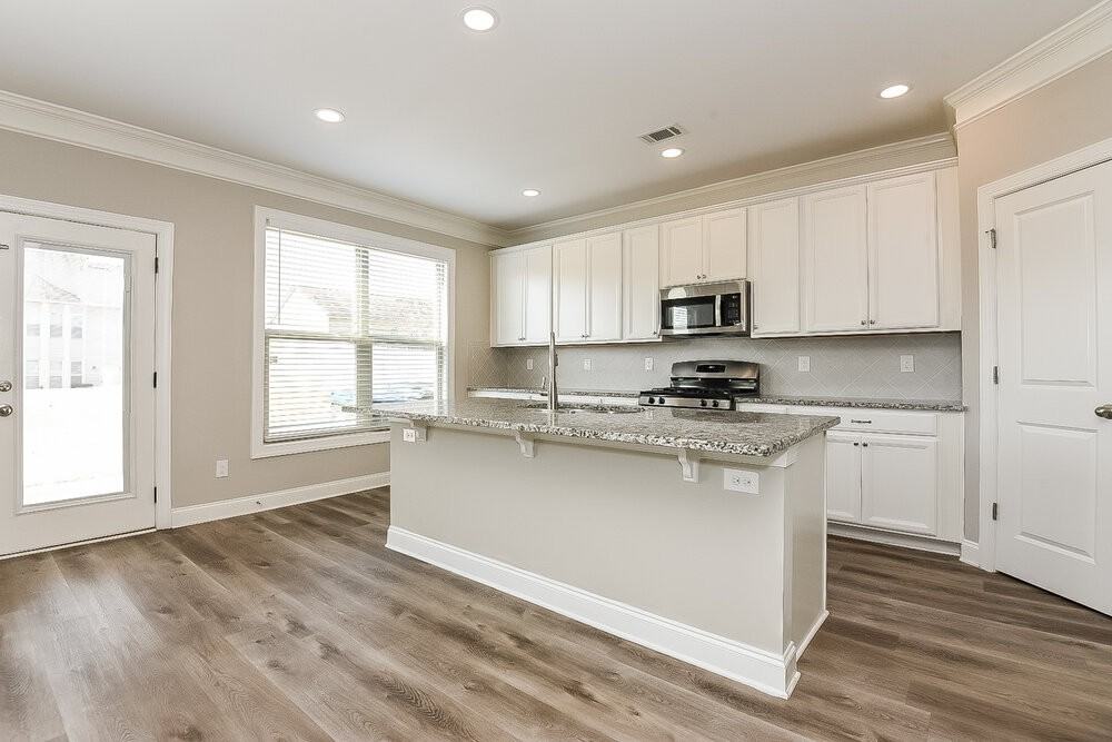 4640 Settlers Grove Rd - Photo 7 of 17