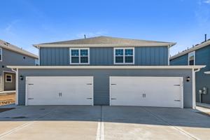 featured image of 215 Marsh Ln