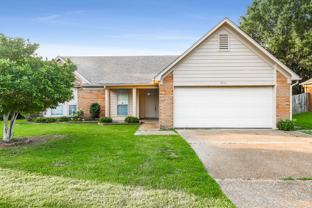 6926 Dovefield Ln - Photo 1 of 1
