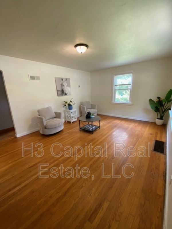 709 Payne St - Photo 2 of 20