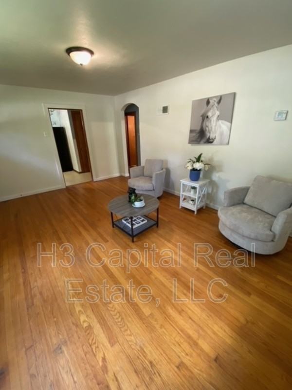 709 Payne St - Photo 3 of 20