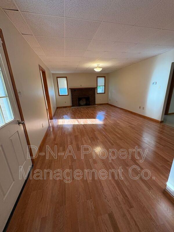2843 Bartonsville Ave - Photo 3 of 7