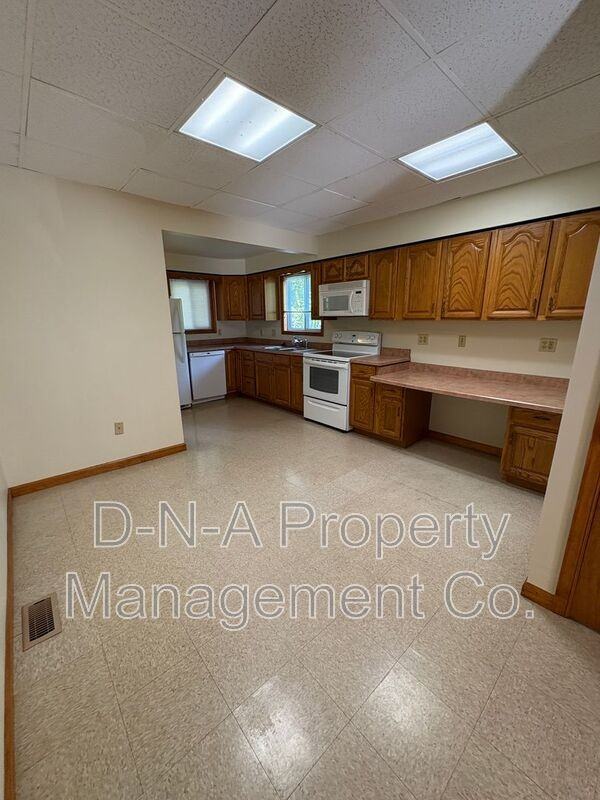 2843 Bartonsville Ave - Photo 4 of 7