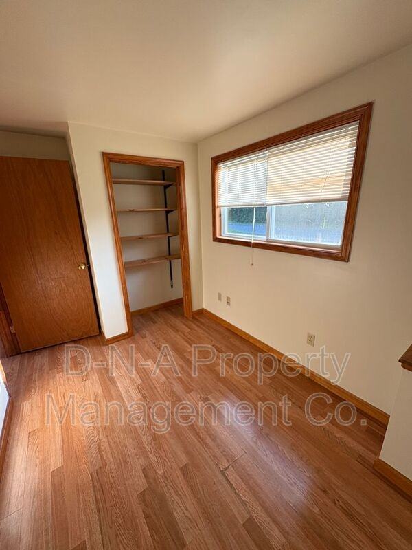 2843 Bartonsville Ave - Photo 6 of 7
