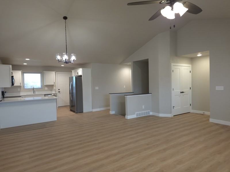 2683 2681/2 Princeton Dr - Photo 3 of 28