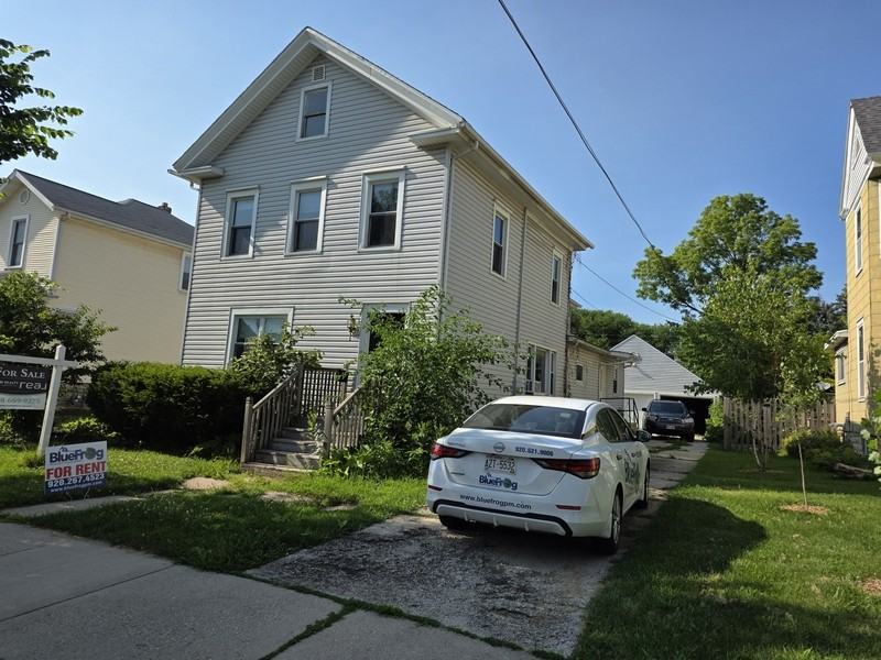 181 E 1st St - Photo 2 of 21