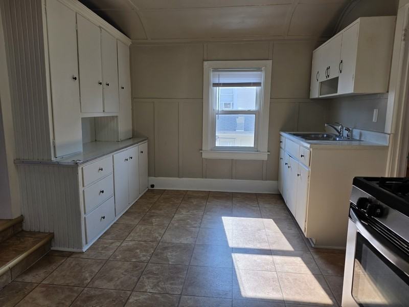 181 E 1st St - Photo 3 of 21