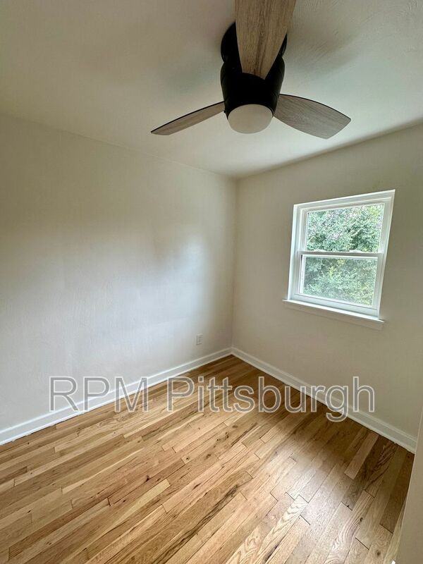 975 Elizabeth St - Photo 7 of 14