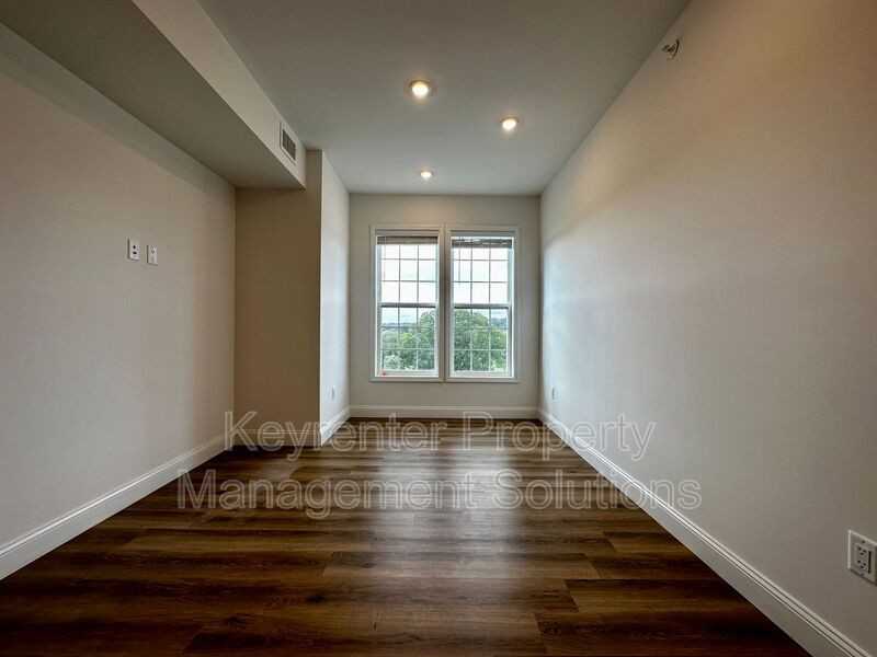 3445 Lee Hwy #307 - Photo 4 of 13