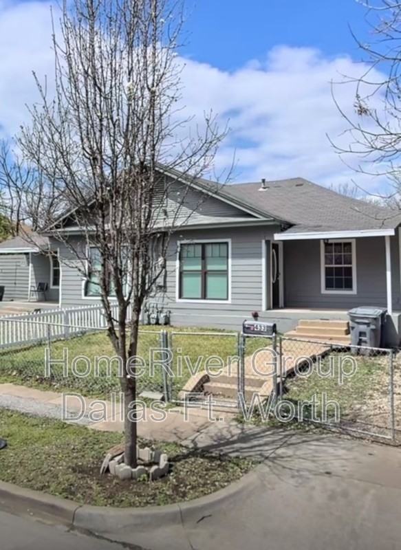 433 W Page Ave - Photo 3 of 10