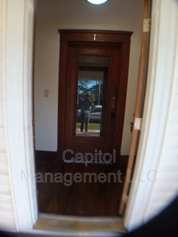 220 W Lapeer St #1 - Photo 3 of 15