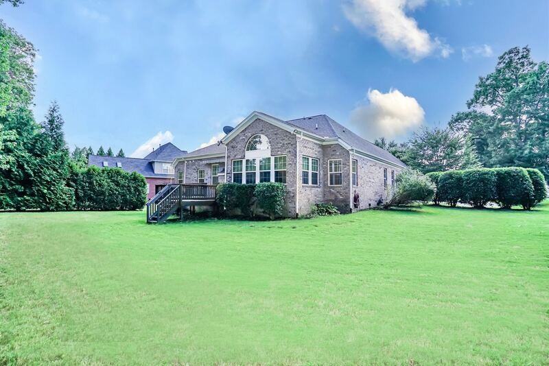 100 Little Pond Dr - Photo 3 of 31