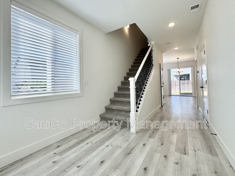 1603 37th Ave - Photo 3 of 26