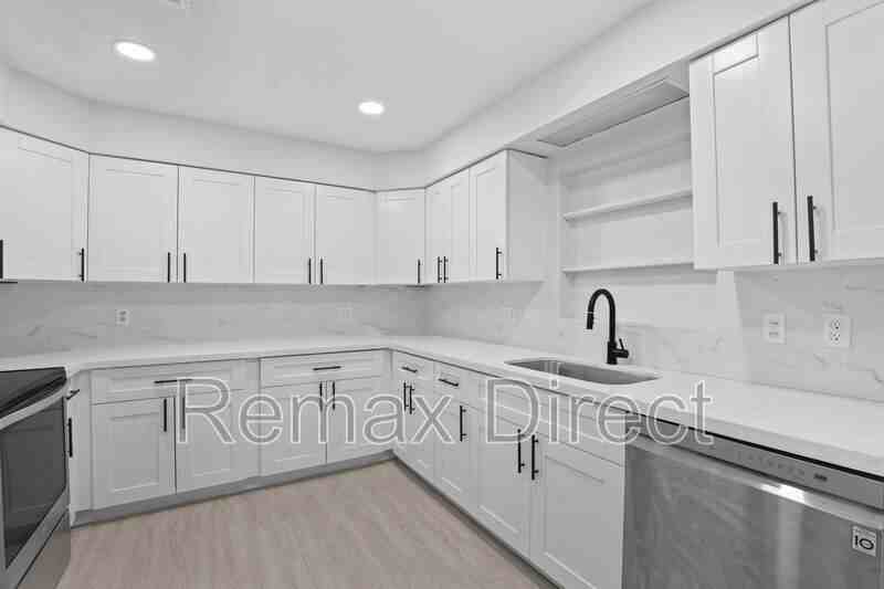 319 S Congress Ave - Photo 3 of 4