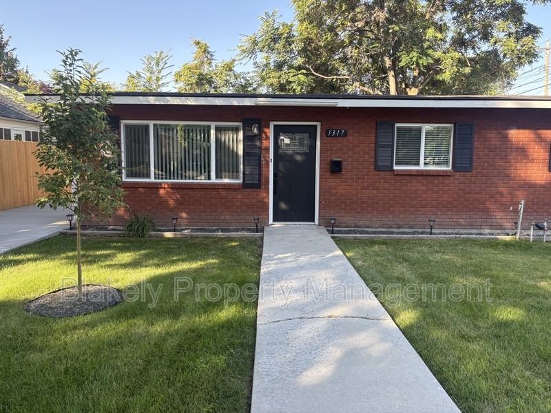 1317 8th St S - Photo 2 of 25