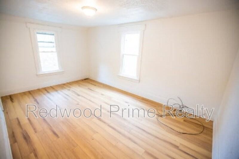 605 Coleman Ave - Photo 4 of 7
