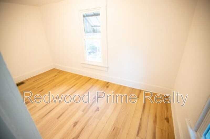 605 Coleman Ave - Photo 5 of 7