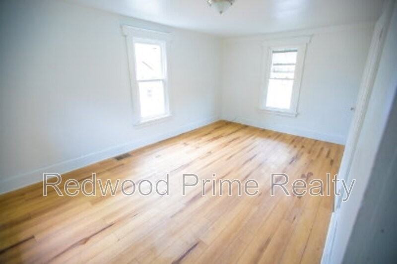 605 Coleman Ave - Photo 6 of 7