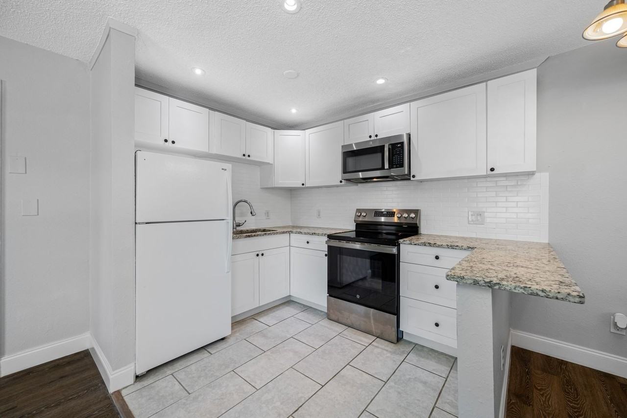 Southern Oaks - Photo 3 of 13