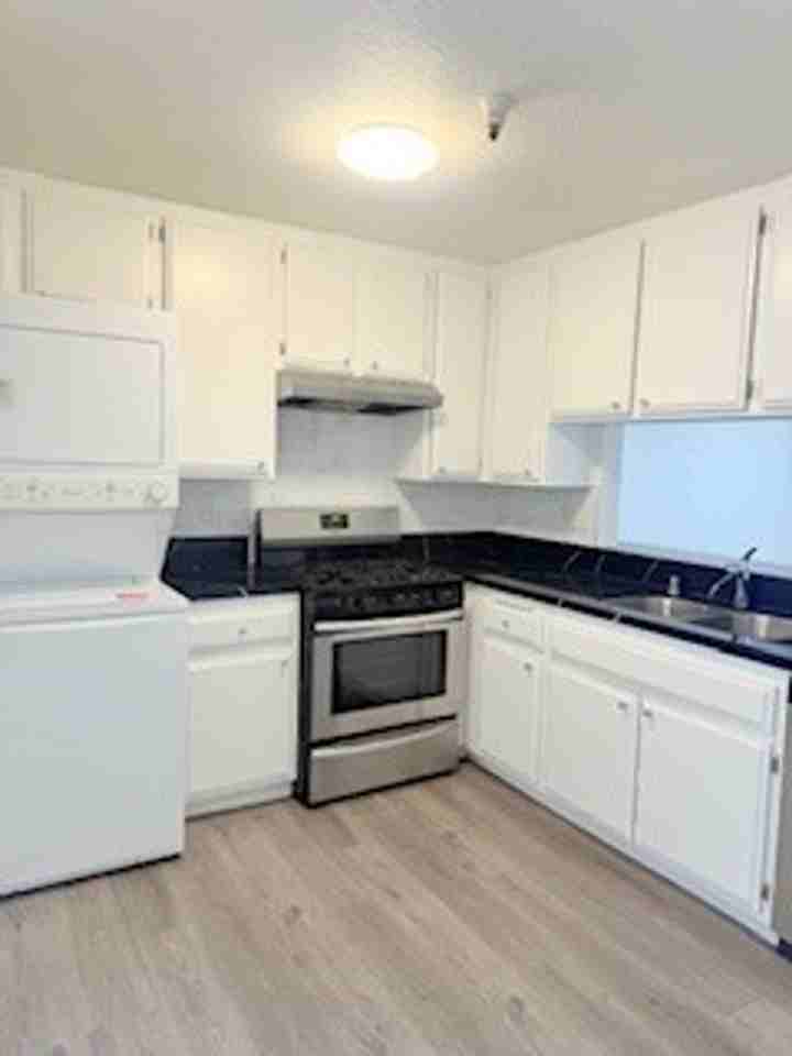 11431 Cedar Avenue - Photo 2 of 15