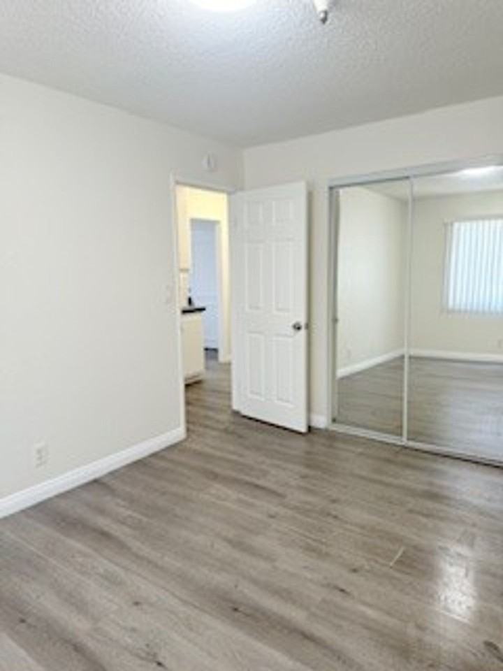 11431 Cedar Avenue - Photo 3 of 15