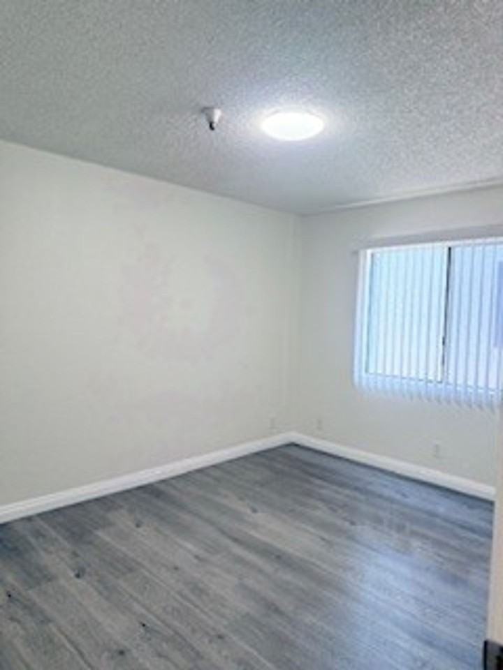 11431 Cedar Avenue - Photo 4 of 15