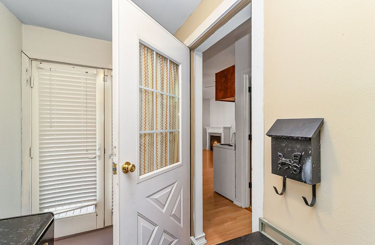 6609 1/2 Elliott Way - Photo 3 of 10