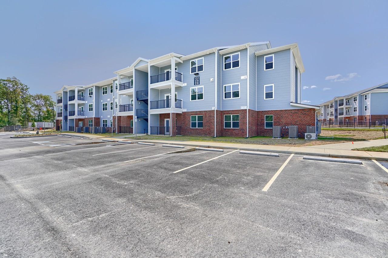 Urbana at Hioaks - Photo 4 of 44